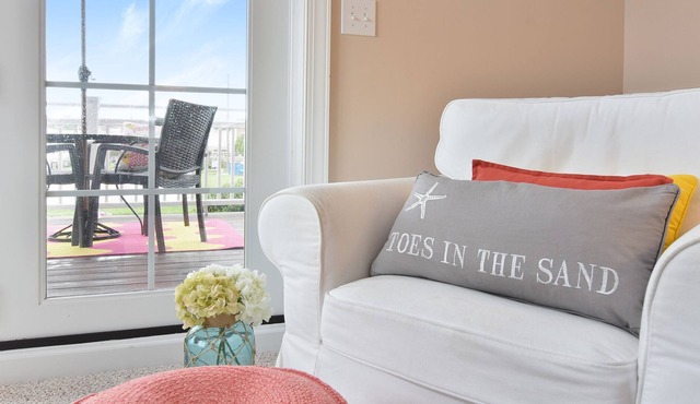 Toes in the Sand at One Ludington Place: Pool/Hot Tub/Close to beach!!