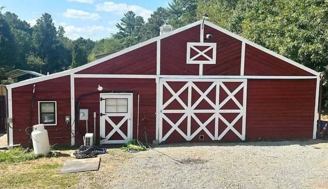 Together Built Farm & Stay - 9.5 acres of bliss!