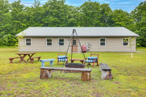 Toivola Home w/Fire Pit: 8 Mi to Lake Superior!