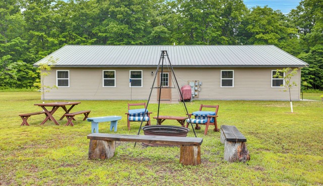 Toivola Home w/Fire Pit: 8 Mi to Lake Superior!