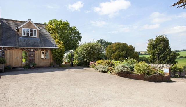 TOKENHILL COTTAGE, pet friendly, with hot tub in Piddletrenthide