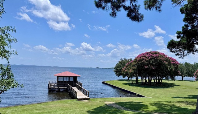 Toledo Bend Lakefront Cabin near the “Chicken Coop”, with Private Boat Launch
