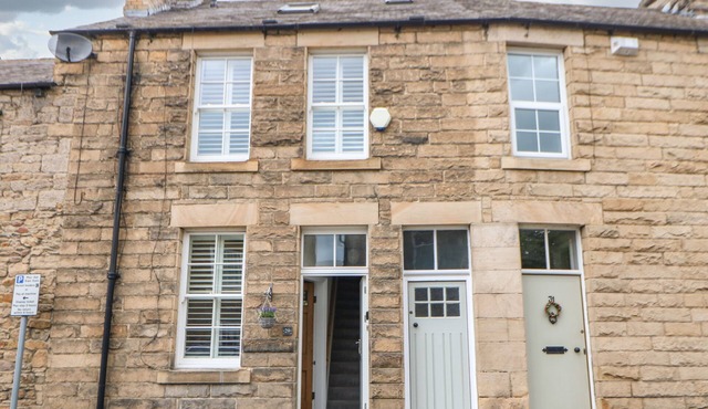 TOLL HOUSE, with open fire in Corbridge