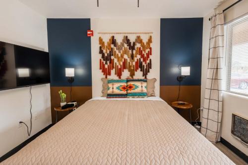 Tolleson Studio Cozy Retreat for 2 Guests