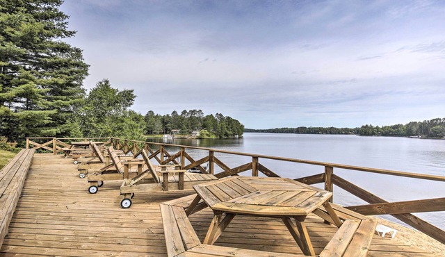 Tomahawk Cottage w/Fire Pit & Lake Access!