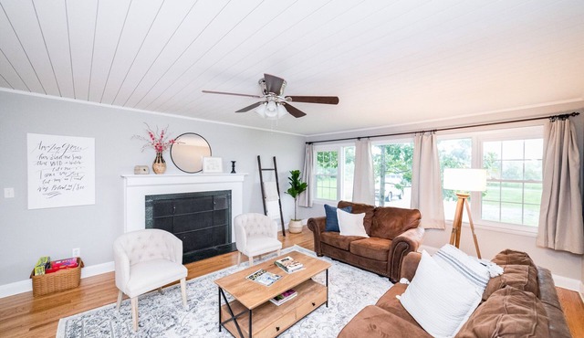 Tomahawk Retreat - Spacious Family Home, Convenient Location, sleeps 10