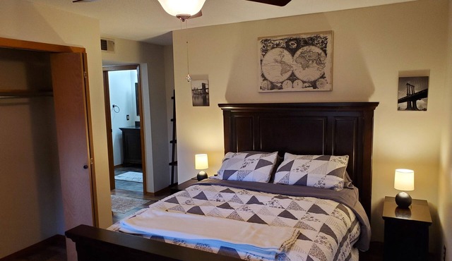 Tomar Park Apt with Porch & Fireplace KP101APT6