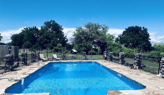 Tombstone Ranch Pool Hot Tub Country Setting