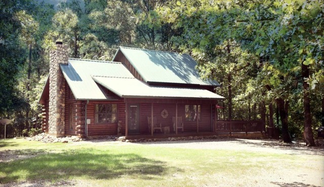 Tomichi Link-N-Log Cabin Near Broken Bow Lake Damn