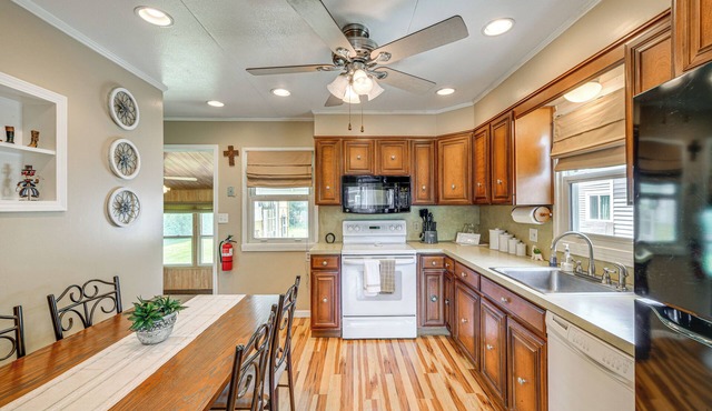 Tonawanda Home w/Gas Grill Near Niagara Falls!