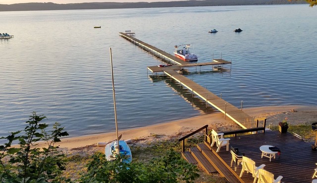 Tonawathya - Spacious Lakefront Gem, Pvt Beach, Dock & Location Near Glen Arbor
