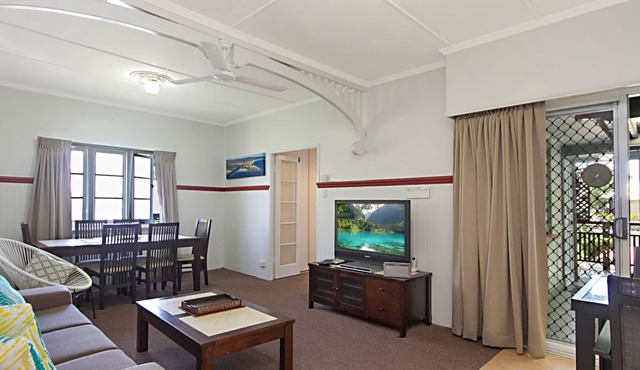 Tondio Terrace Flat 1 Budget accommodation only 200m walk to Rainbow Beach
