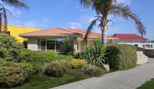 Tondo - Lakes Entrance