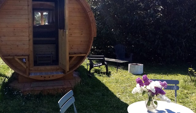 TONNEAU EN BOIS à Garennes sur Eure AU HAVRE DE PAIX AU BORD DE L'EURE