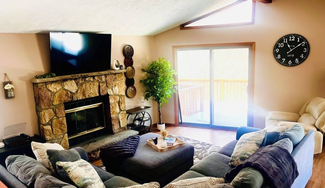 Tons of Space! 2 floors,Huge Deck,2 fireplaces,All New Beds. Near beach/lake/ski