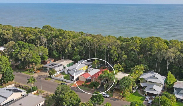 Toogoom Beach House - Waterfront - 3BR - WIFI - Aircon