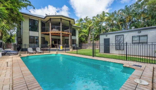 Toogoom Beach Vibes. Absolute Beachfront Home with pool! 4BR