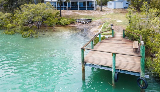 Toogoom Retreat - Absolute Riverfront - Sleeps 6-8 - Boat Ramp - Wi-Fi - Pets