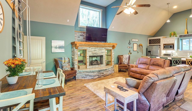 'Tookies Retreat' Walk to Mairina! Home w/Hot Tub