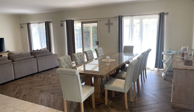 Tootgarook Beach House by Ready Set Stay - Close to the beach & Pet friendly