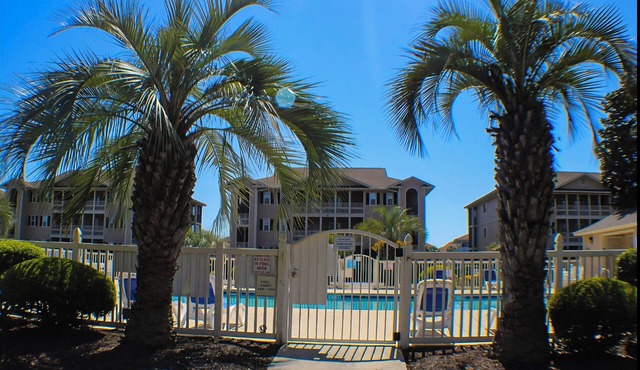 Top-3rd Floor Condo, minutes from Beach w/Free Passes to local gym, no elevator