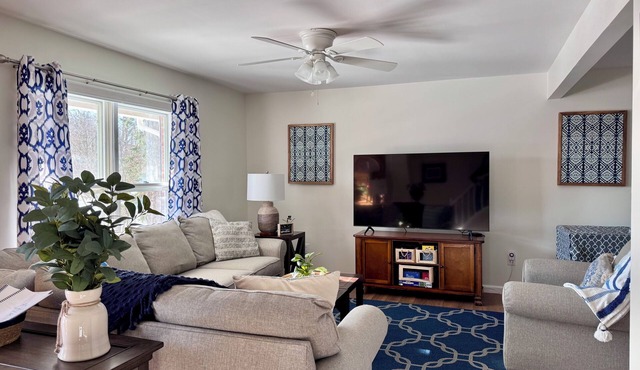 Top 5% Home, 3 BR Modern Oasis: Grill, Parking, & PancakesnThe Cubhouse