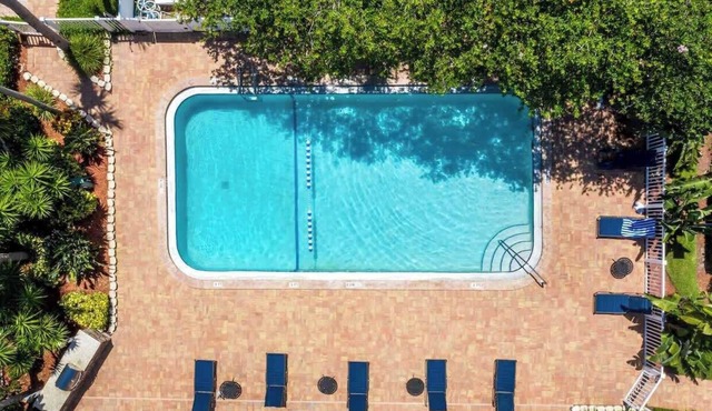 Top Balcony, Pool, 5 min to Beach @Sunnyside Palms