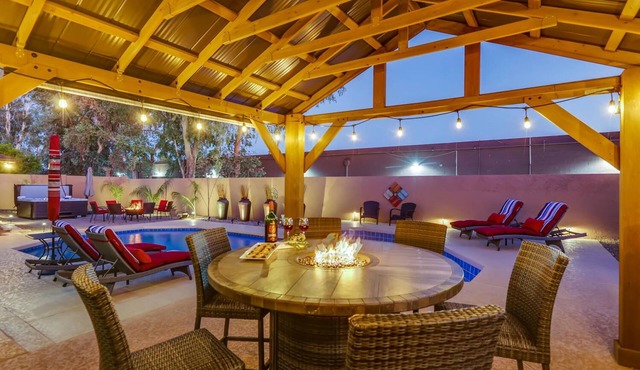 Top Choice for Guests, Golf, HPool~Spa, Bachelorettes, Quick Walk for Groceries