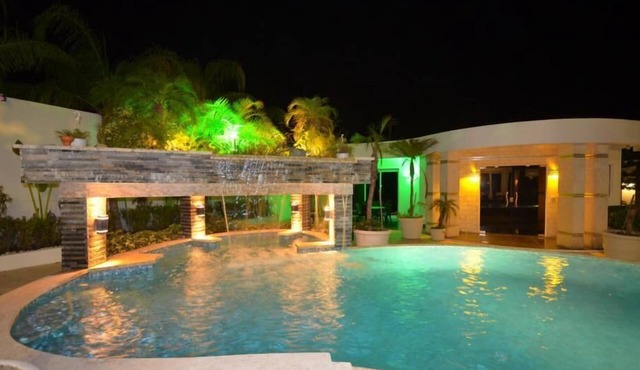 Top-Class Luxury Villa with Pool in the Heart of Sosua, 7 bedrooms