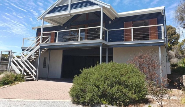 Top Deck - Very Comfortable two Story Holiday Home