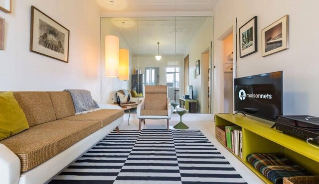 Top Floor 1 Bedroom Apt with Views, Close To CBD