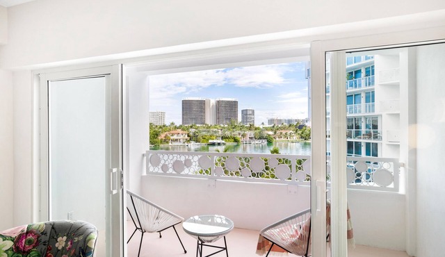 Top Floor 1 Bed with Balcony and Water Views