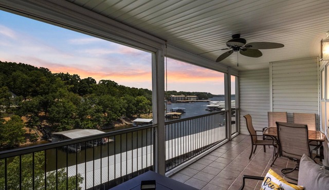 Top Floor 2Bd 2Bath Condo at Lighthouse Landing!