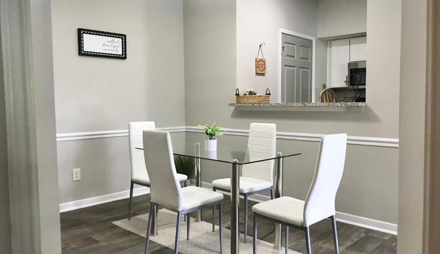 Top Floor 2BR 2B with City Views Prime Location