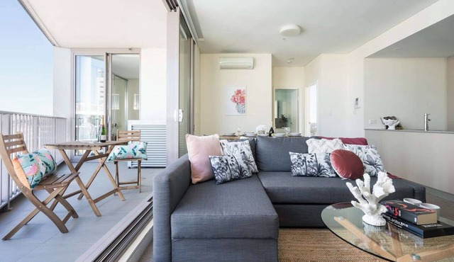 Top Floor 2BR Pool, Gym, Parking | Airport, City