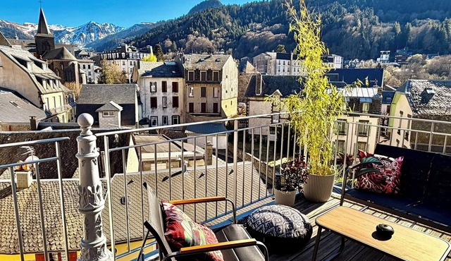 Top floor and hanging garden facing the Sancy mountains