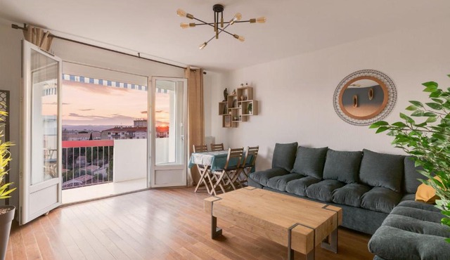 Top floor apartment - 2 chambres, Free Wifi & Parking & Sunset by ImmoConciergerie