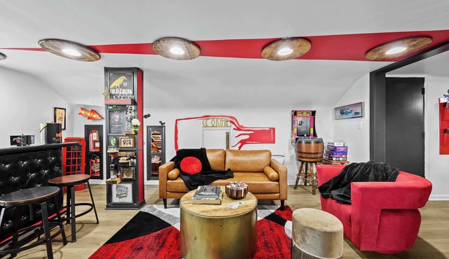 Top Floor Apt Near Churchill Downs & Expo Center