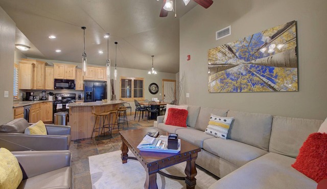 Top Floor - Bear Hollow Condo - 3 BD/2 BA