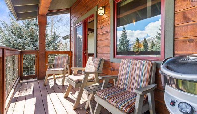 Top Floor Condo - Perfect for 3 Couples - Hot Tubs, Free Bus Route, Private Washer/Dryer,