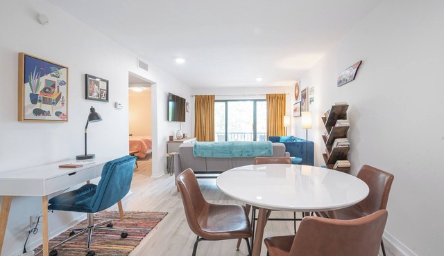 Top Floor Condo in Germantown Memphis - Pool & Convenient to Hospitals & MORE!