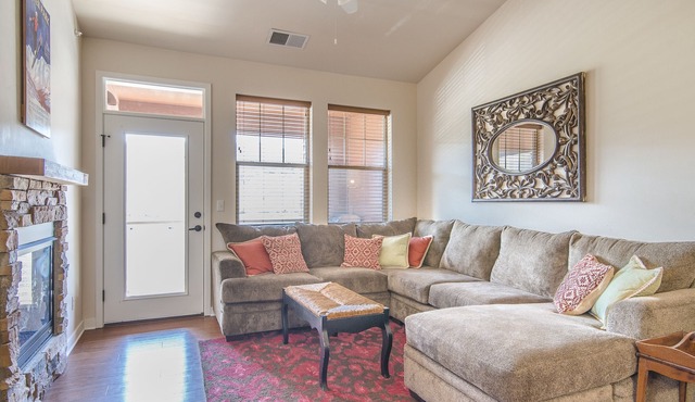 Top Floor Condo in Granby Ranch! Pool & hot tub Access! Detached 1 car garage