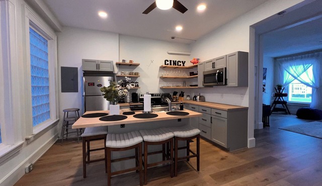 Top floor condo! Just a short walk to OTR, Fountain Square, and the Stadiums!