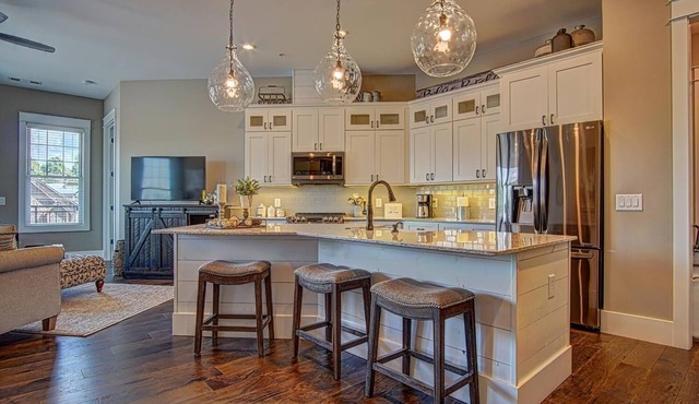 Top floor condo overlooking historic Downtown Blue Ridge!