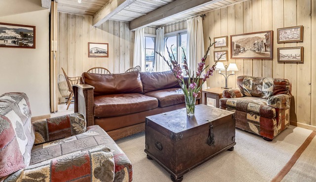 Top Floor Condo w/Mountain Views & Charm