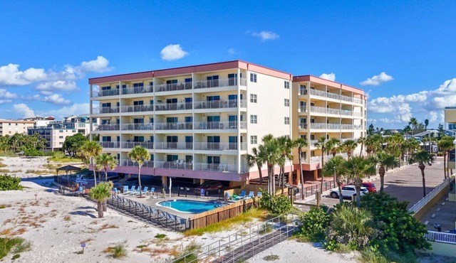 Top Floor Direct Beachfront - Madeira Norte #510