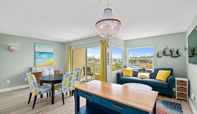 Top Floor - Downtown Condo with Marina Waterfront View