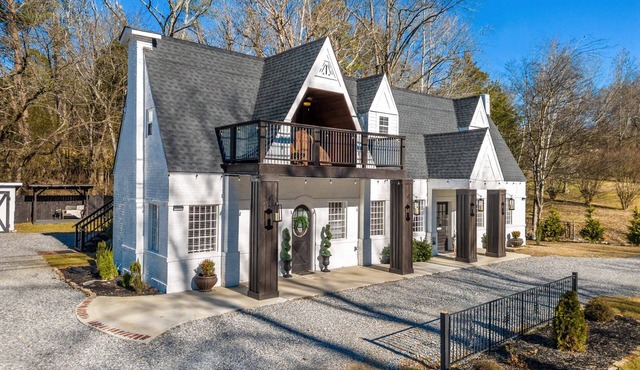 Top Floor Enchanting Cottage | Historical Charm | Chattanooga-NW Georgia | Lookout Mountain | Hiking