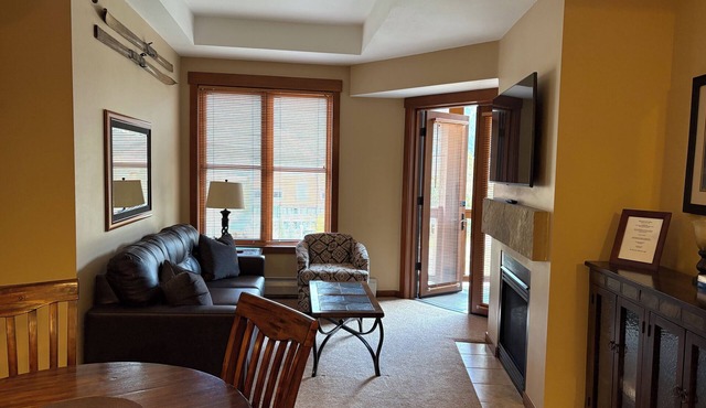 Top floor, expansive views! Ski in/out overlooking Center Village and ski slope!