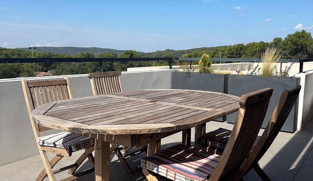 Top floor luxury apartment in a secure residence